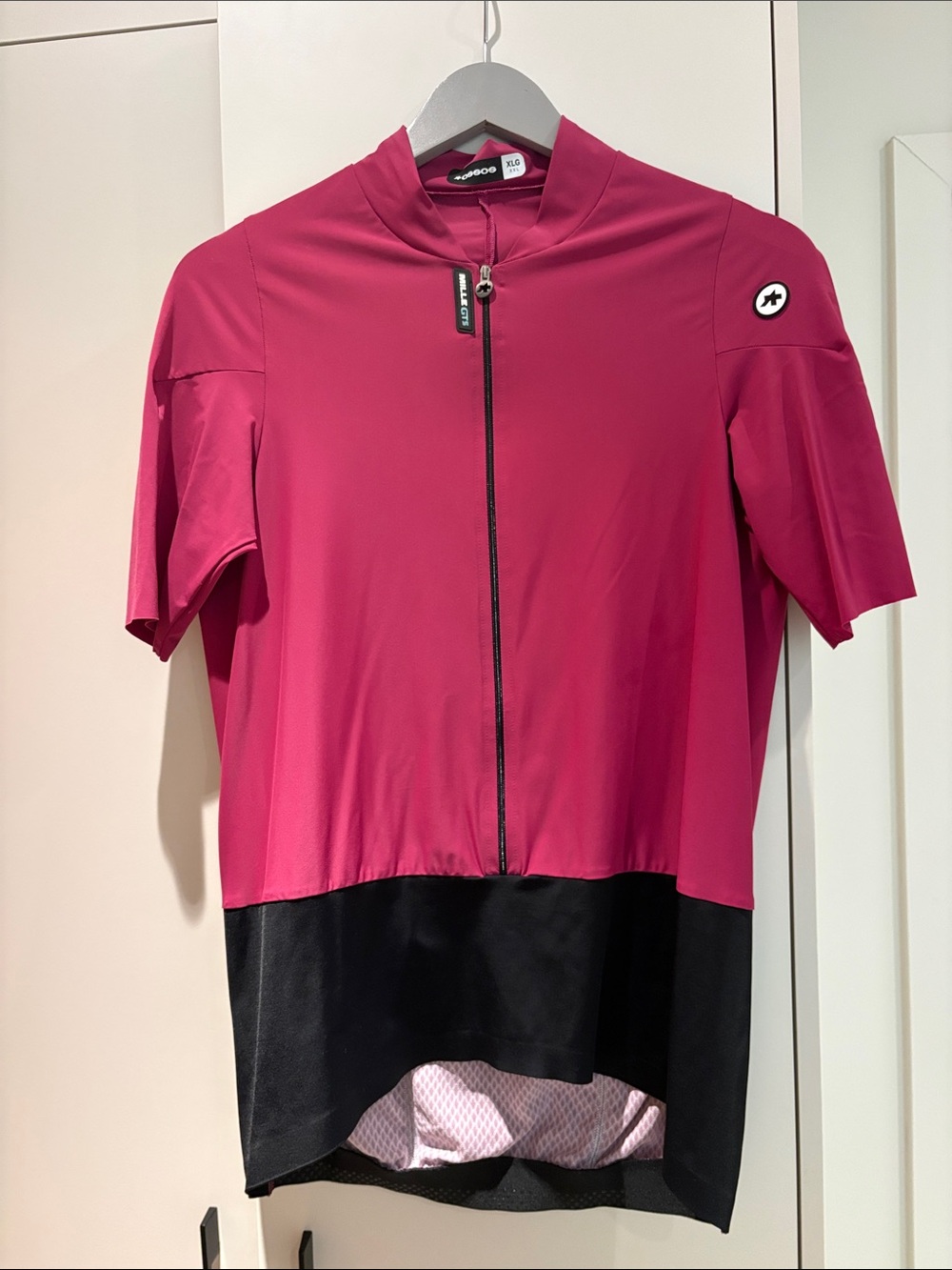 ASSOS light weight Short Sleeve Cycling Jersey in Magenta & Black